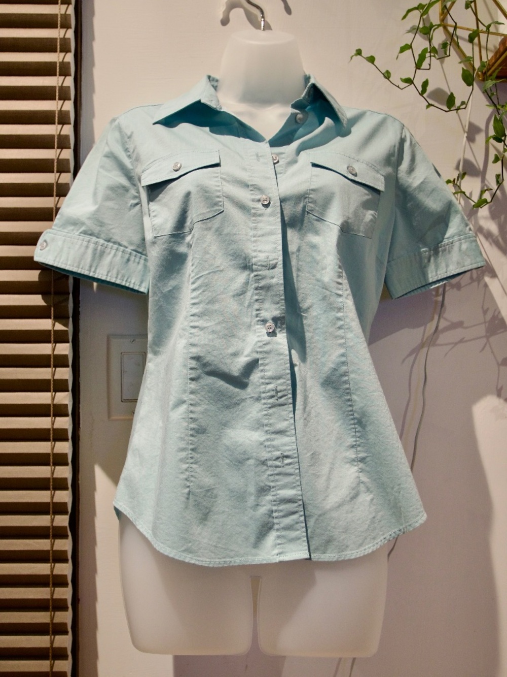 NY & CO. Women's short sleeve button up dress shirt